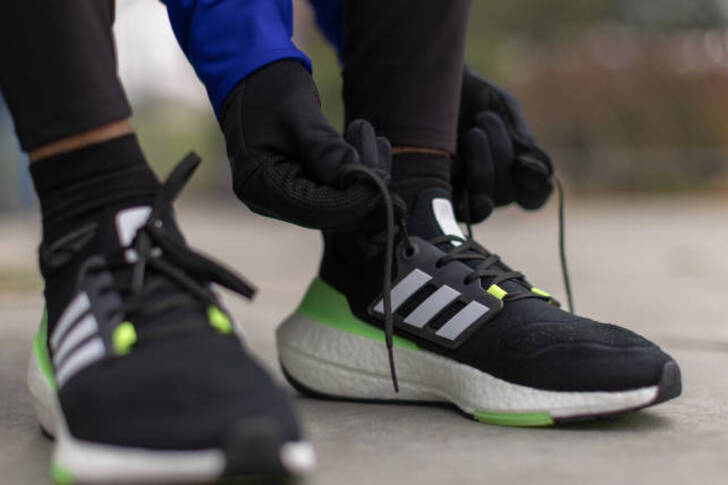 "Adidas Ultraboost 22"