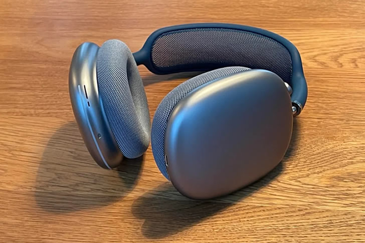 "Apple AirPods Max"