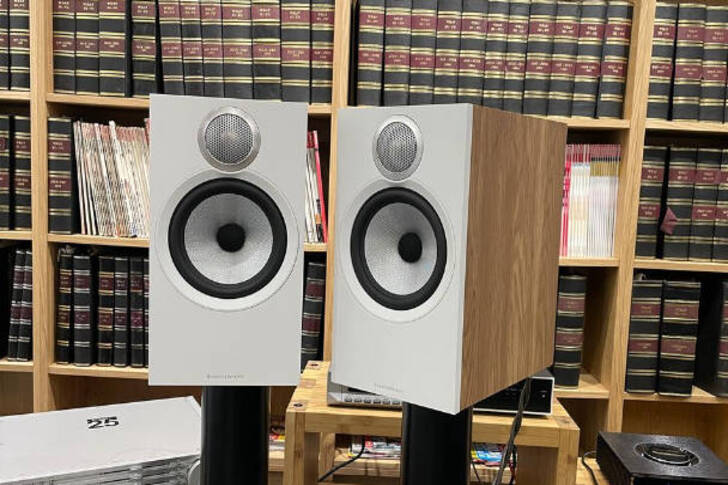 "Thickets and Wilkins 606 S2 Commemoration Version: Perfectly clear Sound"