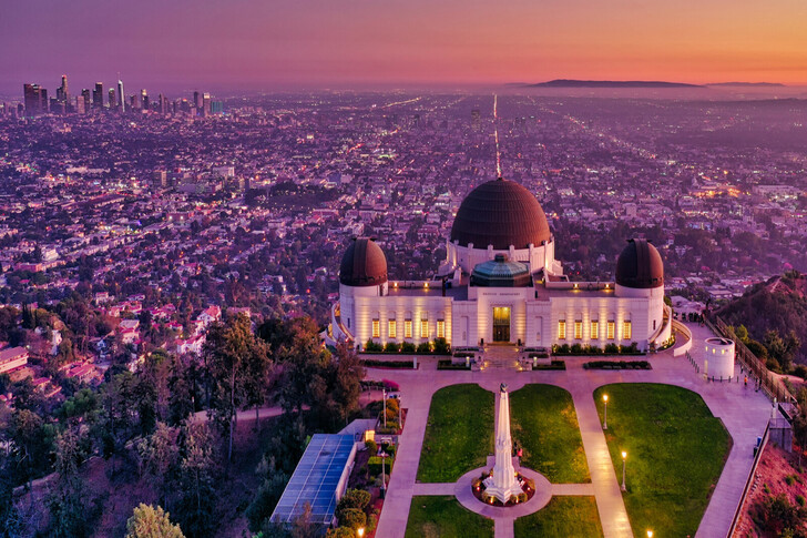 "Griffith Observatory, Los Angeles, USA (Fantasy world)"
