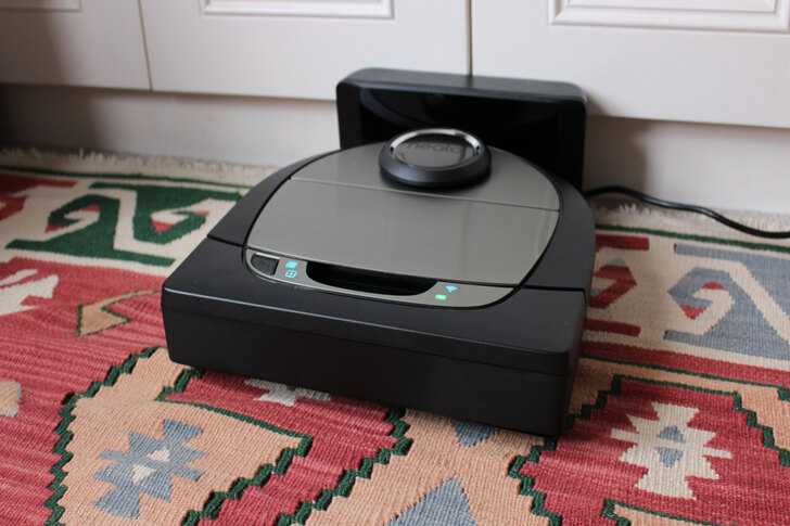 "Neato Botvac D7 Associated Robot Vacuum"