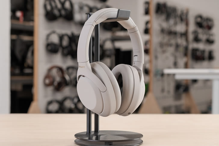 "Sony WH-1000XM4"